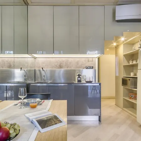 Cerva - Cozy 1 Bedroom With Balcony In San Babila By Rentopolis Milán